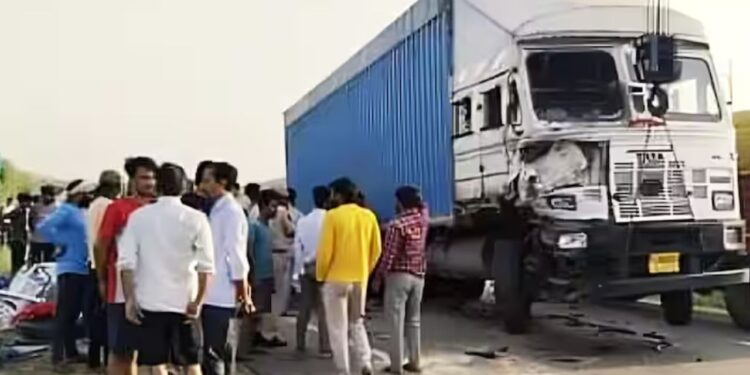 Jaipur News | Rajasthan Road Accident | Jaipur Wedding Tragedy | Bride Grom Death | Barat Accident Jaipur | Wedding Return Accident | The last day after marriage became the last day, the groom-bride and the life of 5 baraatis ended, the atmosphere of celebration turned into silence of death. News Track in Hindi