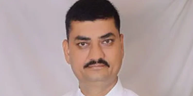 Jolt to aam admi party in Gujarat: Aam Aadmi Party, who was happy to win the Visavadar seat of Gujarat, left all the posts of the party by making all the allegations, MLA of Botad Gujarat Umesh Makwana Resigns from all post of Aam ADMI PARTY