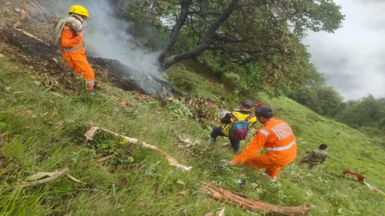 Kedarnath Helicopter Accident: Ban on helicopter service for Kedarnath till further order, 7 people including children have lost their lives, Helicopter service to kedarnath stopped Till further or orders as seven died in crash near village