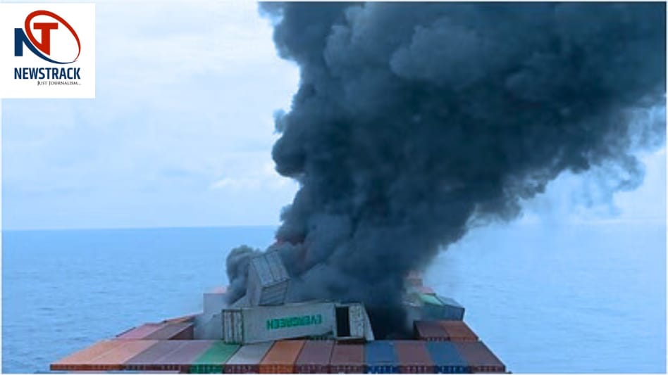 Kerala | Kerala Ship Explosion | Singapore Flag Ship Blast | INS Surat Rescue | Kerala Coast Accident | Explosion in a ship near Kerala coast! Singapore flag explosion occurred, INS Surat rescue mission continues. News Track in Hindi