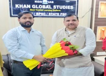 Khan Sir-Sanjay Singh Meeting: Khan Sir, will you try luck in politics? After meeting MP Sanjay Singh, the market of speculation is hot, will Khan sir try his luck in politics? Speculations are rife after his meeting with aap mp sanjay singh