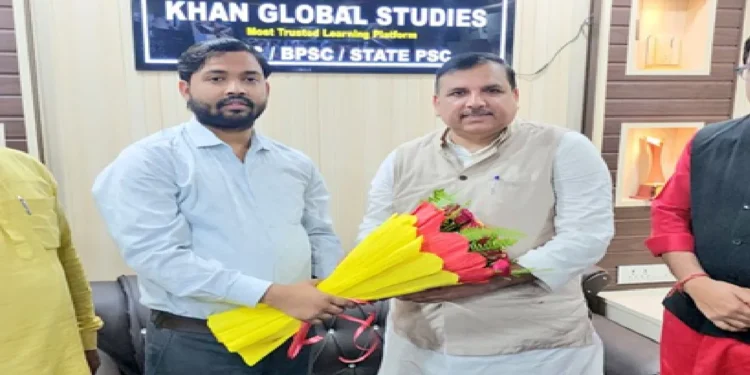 Khan Sir-Sanjay Singh Meeting: Khan Sir, will you try luck in politics? After meeting MP Sanjay Singh, the market of speculation is hot, will Khan sir try his luck in politics? Speculations are rife after his meeting with aap mp sanjay singh