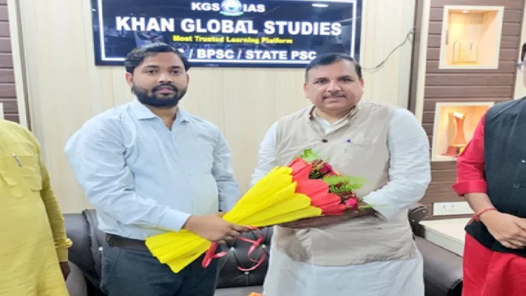Khan Sir-Sanjay Singh Meeting: Khan Sir, will you try luck in politics? After meeting MP Sanjay Singh, the market of speculation is hot, will Khan sir try his luck in politics? Speculations are rife after his meeting with aap mp sanjay singh