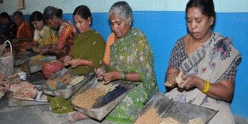 श्रम कल्याण योजनाओं ने 50 लाख से अधिक असंगठित श्रमिकों को बनाया सशक्त : केंद्र