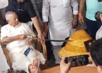 Lalu Yadav Birthday 2025, 78 KG Laddu Cake, Lalu Yadav Cake Cutting Video, Lalu Yadav Sword Cake, Lalu Yadav Birthday Viral Video, Lalu Yadav Controversy 2025, Jitan Ram MANJHI TEWEET, Jitan Ram MANJHI TEWEET, Bihar Polity Latest News, Lalu Yadav Table Leg Video, Lalu Yadav Political Legacy, RJD Birthday Celebration, Lalu Yadav Funny Moments, Indian Politicians VIRAL VIRES, Sword CAKE CAKE CAKE CAKE CAKE CAKE CAKE CAKE CAKE CAKE COTTING TREND Yadav Viral Statement, Lalu Yadav vs Manjhi, Lalu Birthday Celebration Troll, RJD Supporters Video, Political Trolling India, Viral Political Videos India, Lalu YADAVAMES 2025, PoLITICAL SATIAL SATICAL SATICALE India, Lalu Yada Today, Lalu Prasad Yadav 78th Birthday, Indian Political Controversies | Cake with sword, feet on the table and 78 kg laddus! Political fuss on Lalu Yadav's birthday. News Track in Hindi