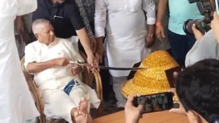 Lalu Yadav Birthday 2025, 78 KG Laddu Cake, Lalu Yadav Cake Cutting Video, Lalu Yadav Sword Cake, Lalu Yadav Birthday Viral Video, Lalu Yadav Controversy 2025, Jitan Ram MANJHI TEWEET, Jitan Ram MANJHI TEWEET, Bihar Polity Latest News, Lalu Yadav Table Leg Video, Lalu Yadav Political Legacy, RJD Birthday Celebration, Lalu Yadav Funny Moments, Indian Politicians VIRAL VIRES, Sword CAKE CAKE CAKE CAKE CAKE CAKE CAKE CAKE CAKE CAKE COTTING TREND Yadav Viral Statement, Lalu Yadav vs Manjhi, Lalu Birthday Celebration Troll, RJD Supporters Video, Political Trolling India, Viral Political Videos India, Lalu YADAVAMES 2025, PoLITICAL SATIAL SATICAL SATICALE India, Lalu Yada Today, Lalu Prasad Yadav 78th Birthday, Indian Political Controversies | Cake with sword, feet on the table and 78 kg laddus! Political fuss on Lalu Yadav's birthday. News Track in Hindi
