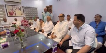 Lalu Yadav reached RJD office with Rabri Devi, nomination for the post of national president
