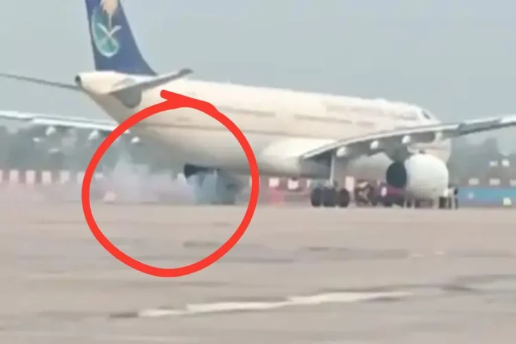 Large accident in Lucknow Airport, Saudi Arabia Airlines started spark from the wheel of aircraft, smoke got up