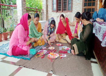 कम पढ़ी-लिखी गृहणियां भी बन सकती हैं आत्मनिर्भर, 2 मिनट के शानदार वीडियो में जाने 10,000 से कम लागत वाले व्यवसाय जो देंगे बड़ी कमाई