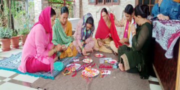 कम पढ़ी-लिखी गृहणियां भी बन सकती हैं आत्मनिर्भर, 2 मिनट के शानदार वीडियो में जाने 10,000 से कम लागत वाले व्यवसाय जो देंगे बड़ी कमाई