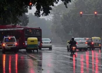 Light rain, thunderstorms in Delhi-NCR; Falling in temperature