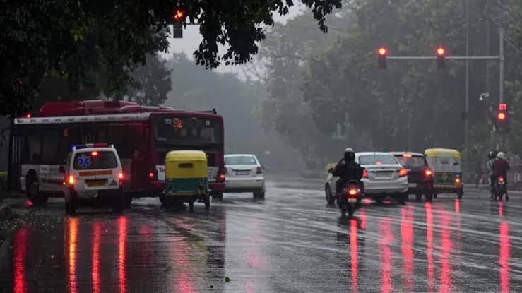 Light rain, thunderstorms in Delhi-NCR; Falling in temperature