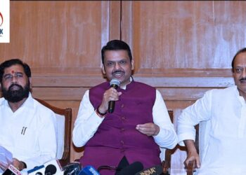 Maharashtra hindi row | Big U-Turn of Fadnavis Government | The new committee will decide the future | CM Fadnavis Announced on Hindi Row | Hindi Implementation Rollback | Language Politics India | Hindi will not apply! Fadnavis government's big U-turn, now new committee will decide the future. News Track in Hindi