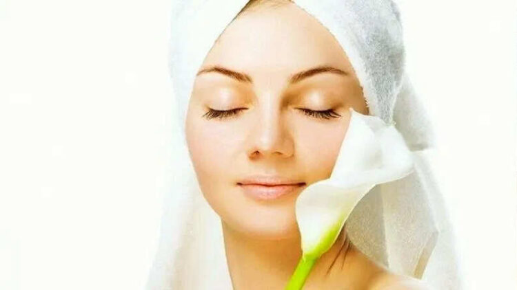 Mix this thing in curd and rub it on the face for 2 minutes, your skin can shine in a week, you will be happy to see in the glass
