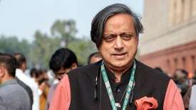 My opinion is different from some Congress leaders: Shashi Tharoor