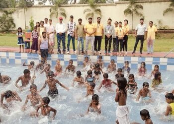 Natural Smile Foundation swimmed slum children, smile on face