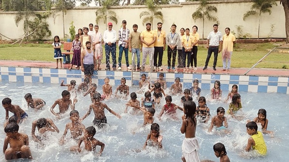 Natural Smile Foundation swimmed slum children, smile on face