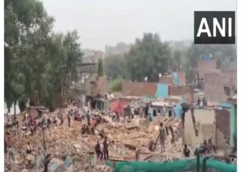 New Delhi: DDA launched demolition campaign in Ashok Vihar slum area