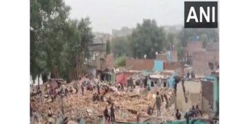New Delhi: DDA launched demolition campaign in Ashok Vihar slum area