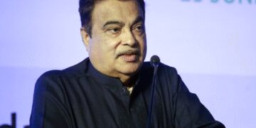 Nitin Gadkari denied the report of toll on two-wheelers, said- no such decision is proposed