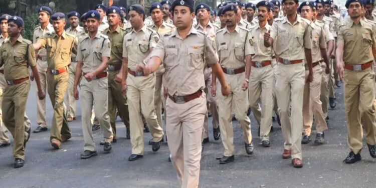 Nitish Kumar News, Bihar Elections 2025, Bihar Prohibition Policy, Alcohol Ban Bihar, Nitish Kumar Police Recruitment, Bihar Police New Police New Recruits, LIQUOR Free Bihar Campaign, Bihar Electiation Strategy, 22000 Police Recruitment Bihar, Anti-Alcohol Oath Bihar, Nitish Kumar Alcohol Policy, Bihar Prohibition Army, Nitish Kumar 2025 Elections, Nitish vs oppostions, law and Order Bihar, Bihar Youth Employment, Nitish Kumar Mastestroke, Bihar Governance News, Bihar Police Oath, Political Symbolism Bihar, Election Campaign Bihar, Proohhibition Enforcement Bihar Kumar Political Strategy, Bihar Liquor Crackdown | "22 thousand weapons, 22 thousand vows - Nitish's election 'oath' ready! Will now see 'liquor -free police secret' on the streets of Bihar?" , News Track in Hindi