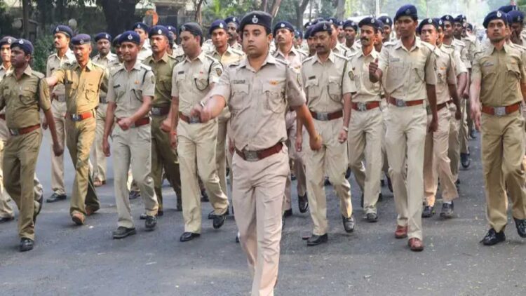 Nitish Kumar News, Bihar Elections 2025, Bihar Prohibition Policy, Alcohol Ban Bihar, Nitish Kumar Police Recruitment, Bihar Police New Police New Recruits, LIQUOR Free Bihar Campaign, Bihar Electiation Strategy, 22000 Police Recruitment Bihar, Anti-Alcohol Oath Bihar, Nitish Kumar Alcohol Policy, Bihar Prohibition Army, Nitish Kumar 2025 Elections, Nitish vs oppostions, law and Order Bihar, Bihar Youth Employment, Nitish Kumar Mastestroke, Bihar Governance News, Bihar Police Oath, Political Symbolism Bihar, Election Campaign Bihar, Proohhibition Enforcement Bihar Kumar Political Strategy, Bihar Liquor Crackdown | "22 thousand weapons, 22 thousand vows - Nitish's election 'oath' ready! Will now see 'liquor -free police secret' on the streets of Bihar?" , News Track in Hindi