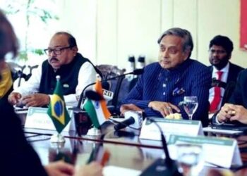 "अंग्रेज़ी नहीं, शशि थरूर ने फ्रेंच में रूस को लताड़ा – पाकिस्तान को भारत में शामिल करने पर जताई आपत्ति"