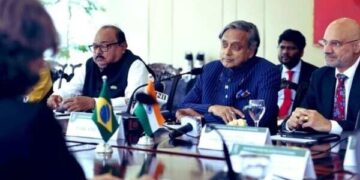 "अंग्रेज़ी नहीं, शशि थरूर ने फ्रेंच में रूस को लताड़ा – पाकिस्तान को भारत में शामिल करने पर जताई आपत्ति"