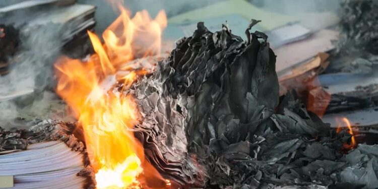 Odisha Women Victims of Sexual Abuse Killed Accused Burnt His Body News in Hindi | Punishment to Rapist | Odisha | The woman herself did justice for the rapist! Burned the goth; There will not be such a result of death. News Track in Hindi