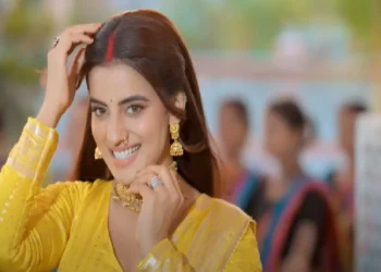 On returning to India, Akshara Singh lagged on work, this song of actress released