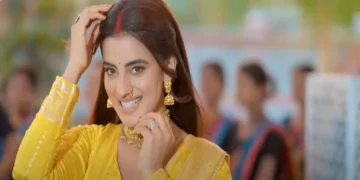 On returning to India, Akshara Singh lagged on work, this song of actress released