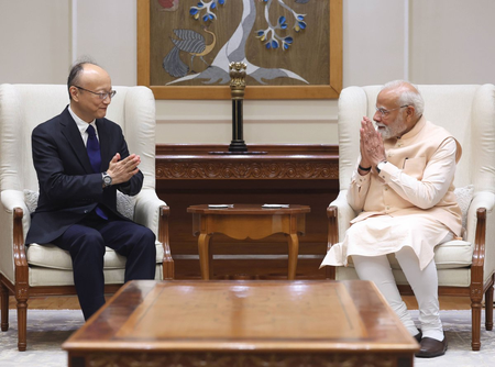 पीएम मोदी एडीबी के अध्यक्ष मसातो कांडा से मिले, इन्फ्रास्ट्रक्चर के लिए 10 अरब डॉलर देने का वादा किया