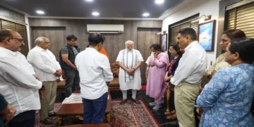 PM Narendra Modi Met Vijay Rupani's Family: PM Narendra Modi met Vijay Rupani's family, discussion of his lucky number after the death of former CM, PM Narendra Modi Met Vijay Rupani's Family, after the Death of Former CM HIS CHMBER NUMBER NUMBER NUMBER NUMBER NUMBER Discussed