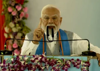 PM Narendra Modi Siwan Rally: Claws and Lantern together looted such loot… PM Narendra Modi reminds the people of Bihar, cautious, panja and lalten together looted like this… PM Narendra Modi reminded