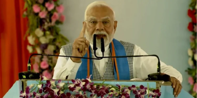 PM Narendra Modi Siwan Rally: Claws and Lantern together looted such loot… PM Narendra Modi reminds the people of Bihar, cautious, panja and lalten together looted like this… PM Narendra Modi reminded