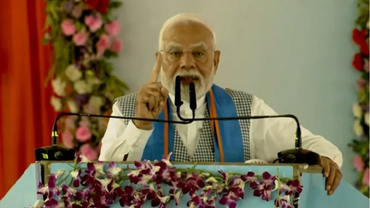 PM Narendra Modi Siwan Rally: Claws and Lantern together looted such loot… PM Narendra Modi reminds the people of Bihar, cautious, panja and lalten together looted like this… PM Narendra Modi reminded