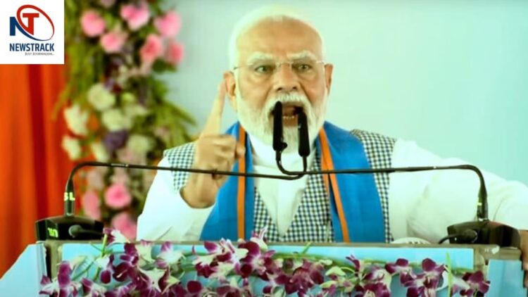 PM Narendra Modi in Bihar, PM Modi Bihar Rally, Lalu Jungle Raj, Bihar Politics 2025, Modi Attack on Lalu, NDA vs RJD, PM RJD, PM Modi Speech Bihar, Bihar Election Campaiign, BJP in Bihar, Junungle Raj Bihar, Modi Lalu War of Words, Bihar Political Change, Modi Rally Highlights, PM Modi Bihar Visit, Siwan Rally, PM Awas Yojana, Bihar Development, LALU YADAV ATACK, Nitish Kumar, Nitish Kumar, Jungle Raj vs Vikas Raj | What is going on in Bihar ... PM Modi thundered! Said- 'Lalu-Jangalraj' will not work now, politics will change soon. News Track in Hindi