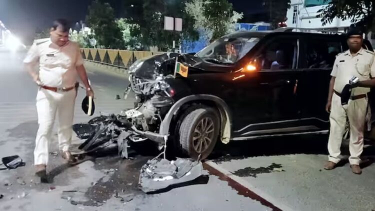 Patna Accident | Bihar News | Patna Scorpio Ran Over Policemen | Bihar Road Accident | Patna News in Hindi | Bihar Police News | , Weapon of death became speed! Scorpio crushed three policemen in Patna, woman soldier dies. News Track in Hindi