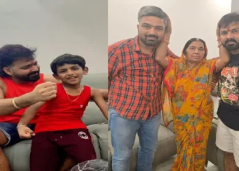 Pawan Singh's family time, fun with mother and nephew