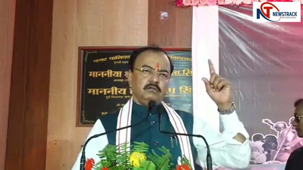 Pratapgarh News | Deputy CM Keshav Prasad Maurya | Samajwadi Party | Newstrack Hindi News | Up ka taaza samachar in hindi | Pratapgarh News: Deputy CM Keshav Maurya rained on Congress, said- 'SP is a fake Samajwadi Party'. News Track in Hindi