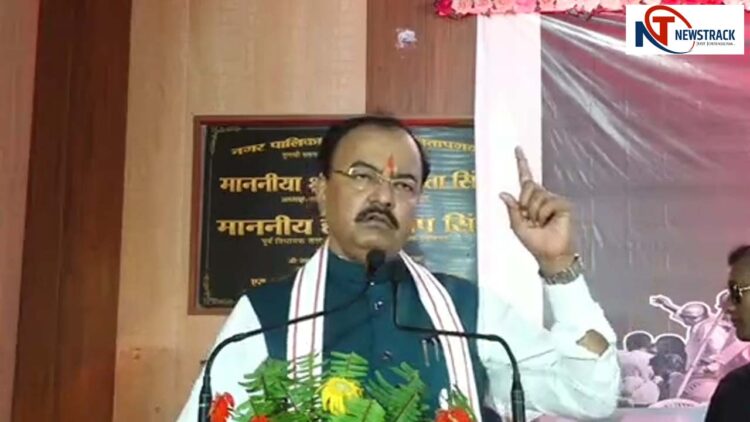 Pratapgarh News | Deputy CM Keshav Prasad Maurya | Samajwadi Party | Newstrack Hindi News | Up ka taaza samachar in hindi | Pratapgarh News: Deputy CM Keshav Maurya rained on Congress, said- 'SP is a fake Samajwadi Party'. News Track in Hindi
