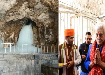 'Prathama Puja' in the Holy Cave of Amarnath: In the holy cave of Amarnath, 'First Puja' is rich in 'first puja', first visit here of the Shivalinga made of snow, 'Prathama Puja' 'Completed in the Holy Cave of Amarnath, First see the full size the full size shivling made of ice.