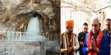 'Prathama Puja' in the Holy Cave of Amarnath: In the holy cave of Amarnath, 'First Puja' is rich in 'first puja', first visit here of the Shivalinga made of snow, 'Prathama Puja' 'Completed in the Holy Cave of Amarnath, First see the full size the full size shivling made of ice.