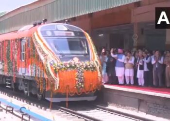 Prime Minister Modi on Mission Kashmir, Chenab Bridge waved tricolor, Katra-to-Srinagar Vande showed the green signal to India