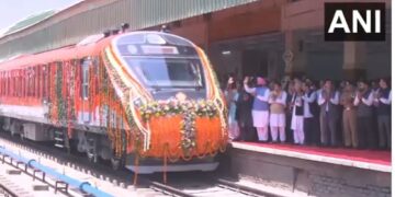 Prime Minister Modi on Mission Kashmir, Chenab Bridge waved tricolor, Katra-to-Srinagar Vande showed the green signal to India