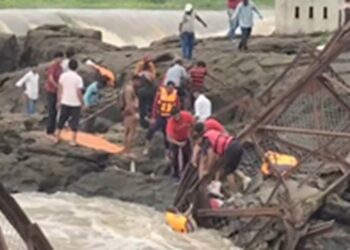 Pune: Bridge on Indrayani river collapsed, many tourists flowed