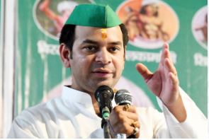 RJD MP Sudhakar, who came with Tej Pratap, requested Lalu Prasad to reconsider the decision