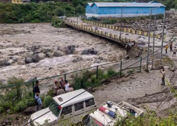 Rainfall brings disaster in Himachal | 39 dead in Himachal Rains | Red Alert in Shimla Mandi | Uttarakhand Weather | Himachal Monsoon | , Rain of trouble in Himachal! School closed, roads, 39 killed, mountains become 'grave' | News Track in Hindi