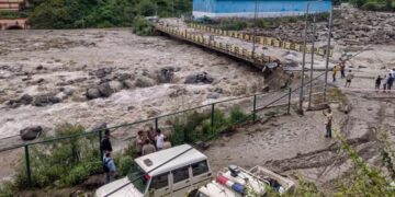 Rainfall brings disaster in Himachal | 39 dead in Himachal Rains | Red Alert in Shimla Mandi | Uttarakhand Weather | Himachal Monsoon | , Rain of trouble in Himachal! School closed, roads, 39 killed, mountains become 'grave' | News Track in Hindi