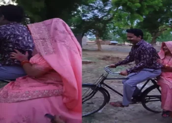 Rani Chatterjee, who left the four wheeler leaving a bicycle, is on the set